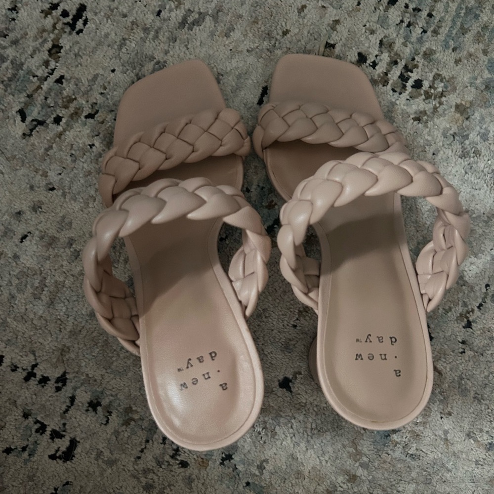 Target heels - Picture 3 of 3